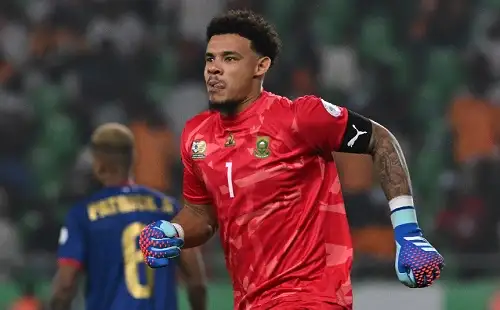 حارس مرمى جنوب أفريقيا: محلل الفيديو وزملائي ساهموا في تألقي