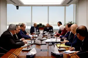 وزيرا النقل وقطاع الأعمال يبحثان التعاون المشترك لتوطين صناعة الأتوبيسات في مصر