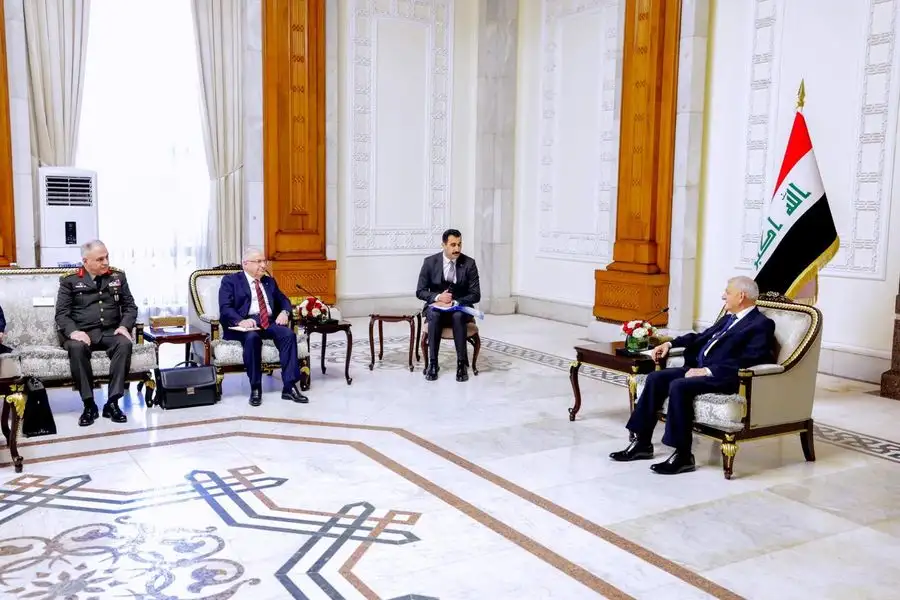رئيس العراق لوزير دفاع تركيا: حل الأزمات يكون بالحوار وليس بخرق سيادة الدول