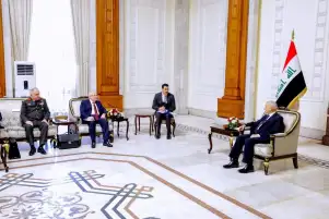 رئيس العراق لوزير دفاع تركيا: حل الأزمات يكون بالحوار وليس بخرق سيادة الدول