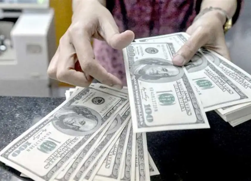 مساعد سابق لوزير الداخلية للأموال العامة: سعر الدولار بالسوق الموازية غير طبيعي