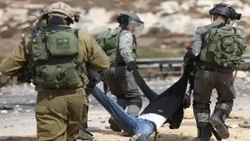 القوات الإسرائيلية تعتقل 25 فلسطينيا من الضفة الغربية