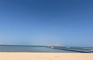 مقابلة لجزيرتي تيران وصنافير.. ماذا نعرف عن منطقة رأس جميلة المقرر طرحها للاستثمار؟