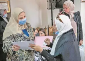 مساعدات شهرية وإعفاءات.. زعيم أغلبية النواب: قانون رعاية المسنين تكريم وعرفان لهم