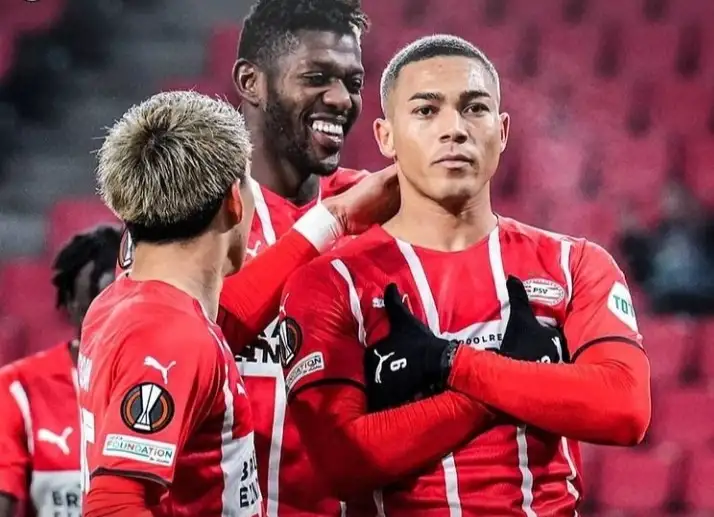 أيندهوفن يتخطة فولندام بخماسية ويعزز صدارته للدوري الهولندي