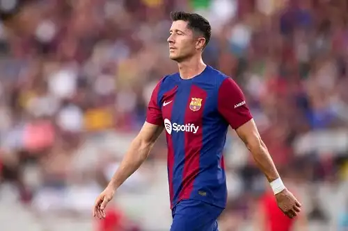 ليفاندوفسكي يقود هجوم برشلونة لمواجهة غرناطة