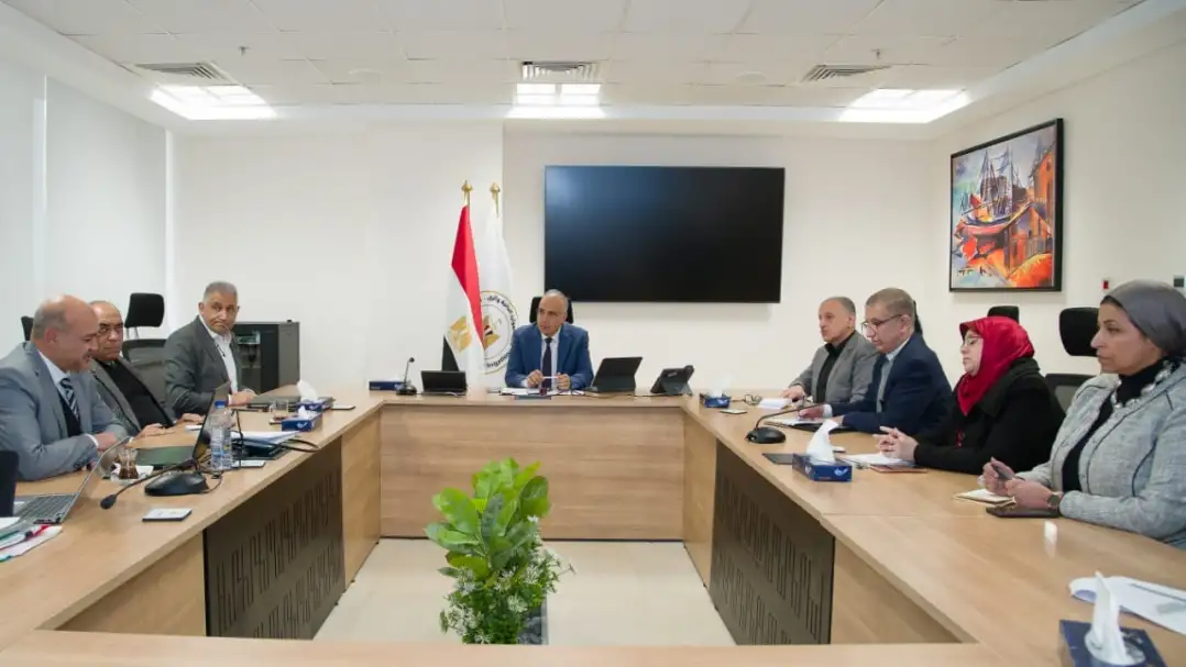 وزير الري يوجه بالالتزام بمواعيد طرح وإسناد أعمال تحسين نوعية مياه مصرف كيتشنر