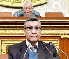 النائب مصطفى سالم: وزارة البترول بها موظف واحد و550 منتدبا