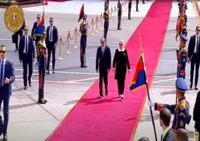 الرئيس السيسي والسيدة انتصار السيسي في مقدمة مستقبلي أردوغان وعقيلته بمطار القاهرة