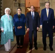سفير تركيا بالقاهرة: الرئيسان السيسي وأردوغان وقرينتاهما أدوا الصلاة والدعاء سويا في مسجد الإمام الشافعي