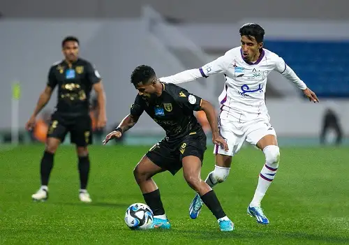 تعادل مثير بين التعاون وأبها بالدوري السعودي