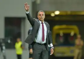 جوميز يجتمع بمحمد أسامة في مران الزمالك