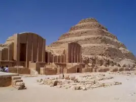 رئيس قطاع الآثار ينفي وجود حفر باستخدام البلدوزر في منطقة سقارة