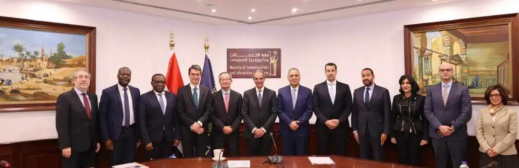 وزير الاتصالات يبحث مع نائب رئيس البنك الدولي للبنية التحتية أوجه التعاون المشترك