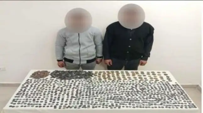 تعود للعصر اليوناني الروماني.. ضبط 1400 قطعة أثرية بحوزة شخصين في الجيزة