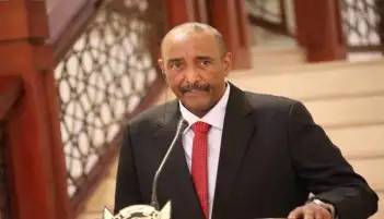 البرهان يصل إلى طرابلس الليبية وسط حديث عن إطلاق الدبيبة مبادرة سلام في السودان