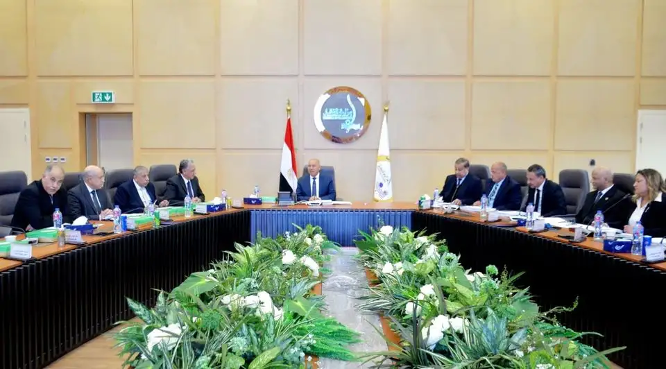 وزير النقل: التوسع في فتح مجالات عمل للشركة القابضة للطرق والكباري خارج مصر