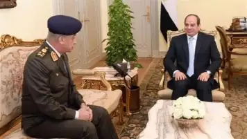 الرئيس السيسي يجتمع بوزير الدفاع ورئيس أركان حرب القوات المسلحة