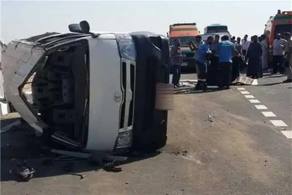 إصابة 10 أشخاص إثر انقلاب ميكروباص أمام القصر المصري أبو حمص بالبحيرة