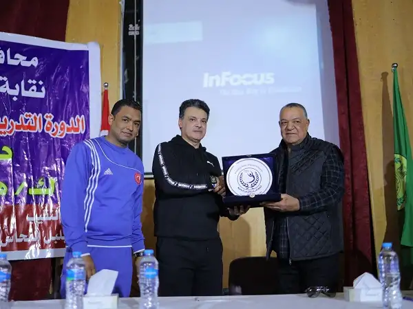 إيهاب جلال يلقي محاضرة في الدورة التدريبية للمدربين والإداريين
