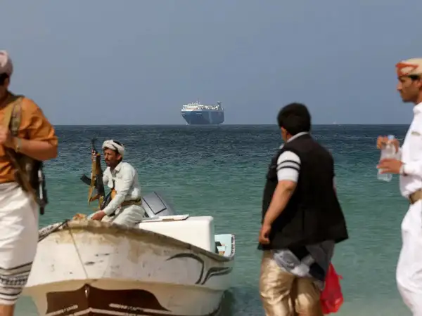 واشنطن: هجمات الحوثيين تضيف تكاليف كبيرة على الغذاء والسلع في اليمن
