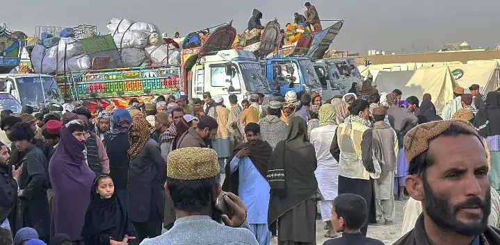 باكستان: عودة 503 آلاف و261 أفغانيا غير شرعي إلى وطنهم