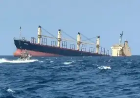جماعة الحوثي تتهم الولايات المتحدة باستهداف السفينة روبيمار بهدف إغراقها