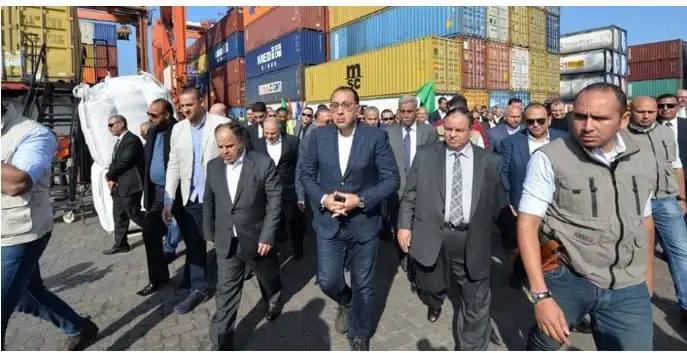 رئيس الحكومة: الدولة منفتحة وتخطط لاتفاقات كبيرة خلال الفترة المقبلة لتوفير السيولة