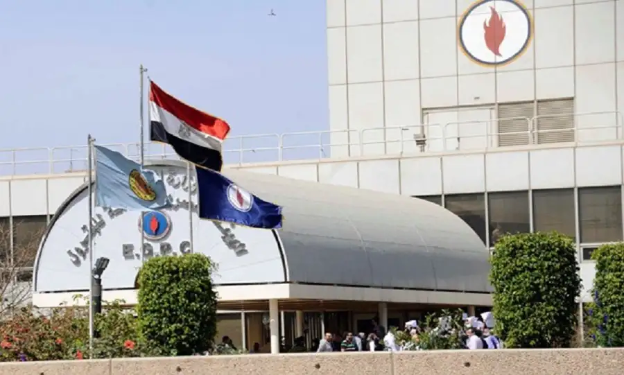 الحكومة عن احتمالية رفع أسعار الوقود بعد تحرير سعر الصرف: وزارة البترول تتابع الأمر