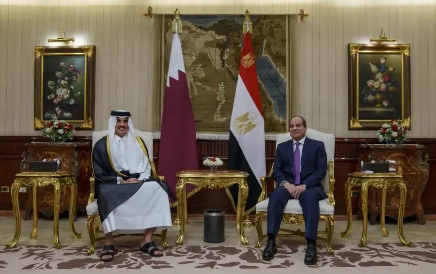 السيسي وأمير دولة قطر يتبادلان التهنئة بحلول شهر رمضان