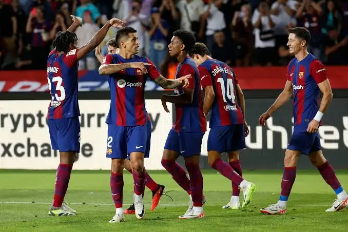 تشافي يعلن قائمة برشلونة لمباراة نابولي في دوري الأبطال
