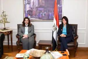 وزيرتا الهجرة والتعاون الدولي تبحثان مكافحة الهجرة غير الشرعية وتوفير التدريب للشباب وبرامج بناء القدرات