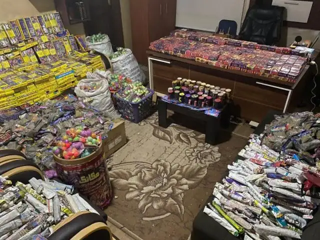 ضبط متهمين بحيازة 33 ألف قطعة ألعاب نارية في الإسكندرية