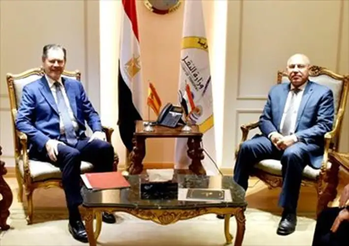 وزير النقل وسفير إسبانيا يبحثان التعاون في مجالات الموانئ وتوطين صناعة الوحدات المتحركة بمصر