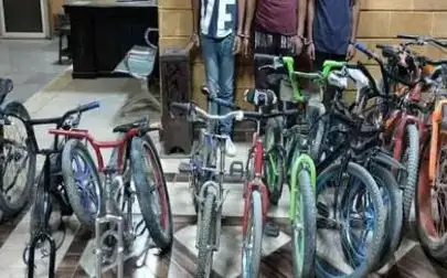القبض على شخصين لاتهامهما بسرقة الدراجات الهوائية فى التجمع الاول