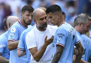 كانسيلو يهاجم إدارة مانشستر سيتي وجوارديولا
