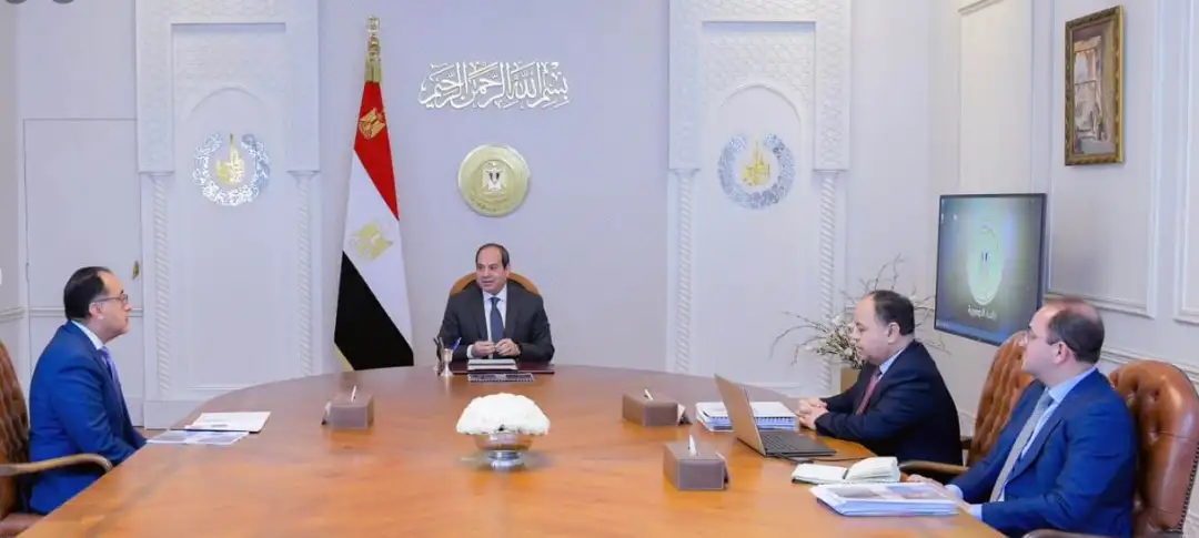 السيسي يجتمع مع مدبولي ووزير المالية لاستعراض مشروع موازنة العام المالي 2024-2025