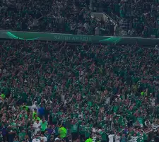 جماهير أهلي جدة تواصل الإبداع في الدوري السعودي