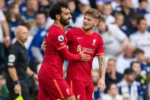 إليوت يتمسك بأمل تتويج ليفربول بالدوري الإنجليزي