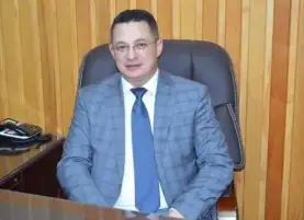 طبيب يتهم مدير مستشفى المنصورة الجامعي بالتعدي عليه بالضرب.. والأخير ينفي