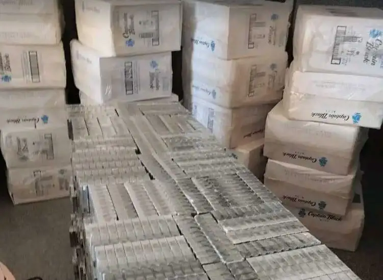 عاجل...ضبط كمية من سجائر أجنبية الصنع مهربة بجمرك السلوم