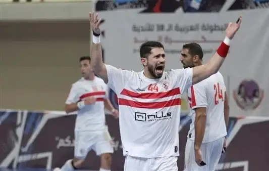 مدرب الزمالك يحاضر لاعبيه قبل مواجهة الترجي في بطولة أفريقيا لليد