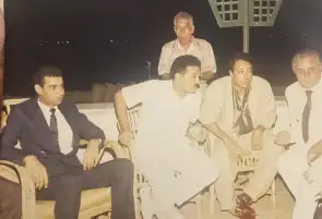 محمود البزاوي ينشر صورة نادرة لحفل عقد قرانه على ابنة شقيق صلاح السعدني بحضور الفنان الراحل