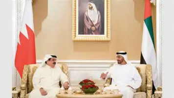 ملك البحرين ورئيس الإمارات يدعوان لتغليب الحلول الدبلوماسية وتسوية النزاعات بالحوار