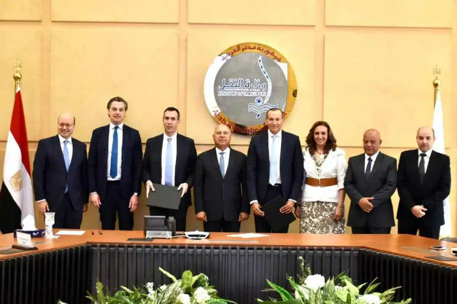 وزير النقل يشهد توقيع عقد تنفيذ أعمال البنية الفوقية لمشروع محطة الحاويات تحيا مصر 1 بميناء دمياط