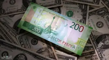 تراجع الدولار وارتفاع اليورو مقابل الروبل في بورصة موسكو اليوم