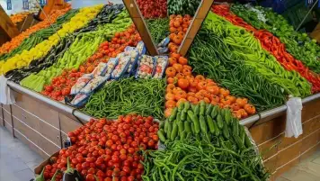 أسعار الخضروات والفاكهة بسوق العبور للجملة