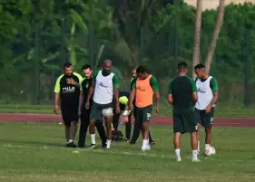 لبيب يطمئن على شيكابالا بعد إصابته في مران الزمالك