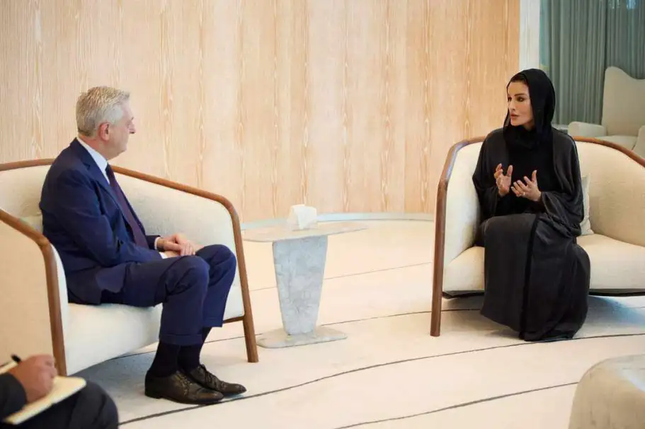 والدة أمير قطر تلتقي المفوض السامي للأمم المتحدة لشئون اللاجئين