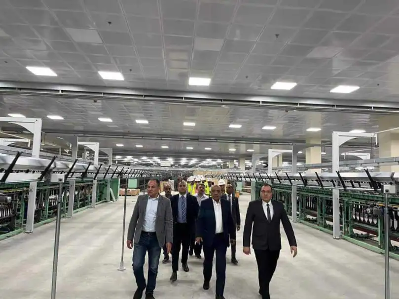 وزير قطاع الأعمال العام يتفقد مصانع شركة مصر للغزل والنسيج بالمحلة الكبرى